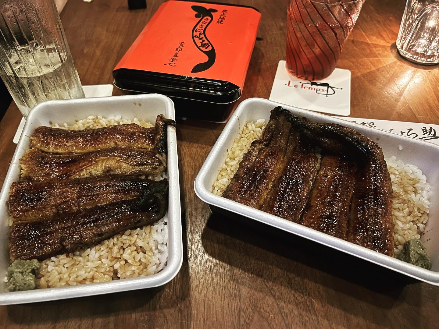 鰻にょろ助だぁ地焼専門　鰻にょろ助とっても美味しいので時々出前を頼んでますが、今日は忙しいからと取りに行ってきましたー♪るたんから105歩だし…山葵だと思ったら練り山椒#鰻にょろ助#地焼専門#鰻片町にょろ助#鰻にわさび#letemps #金沢片町#猫好きです#静岡出身です#Cafebar_letemps#カフェバー_るたん#おひとり様でも#友達が増える場所#犀川沿いの夜景#片町カラオケ#歌えるカフェバー#いしかわ新型コロナ対策認証店 - 金沢片町るたん