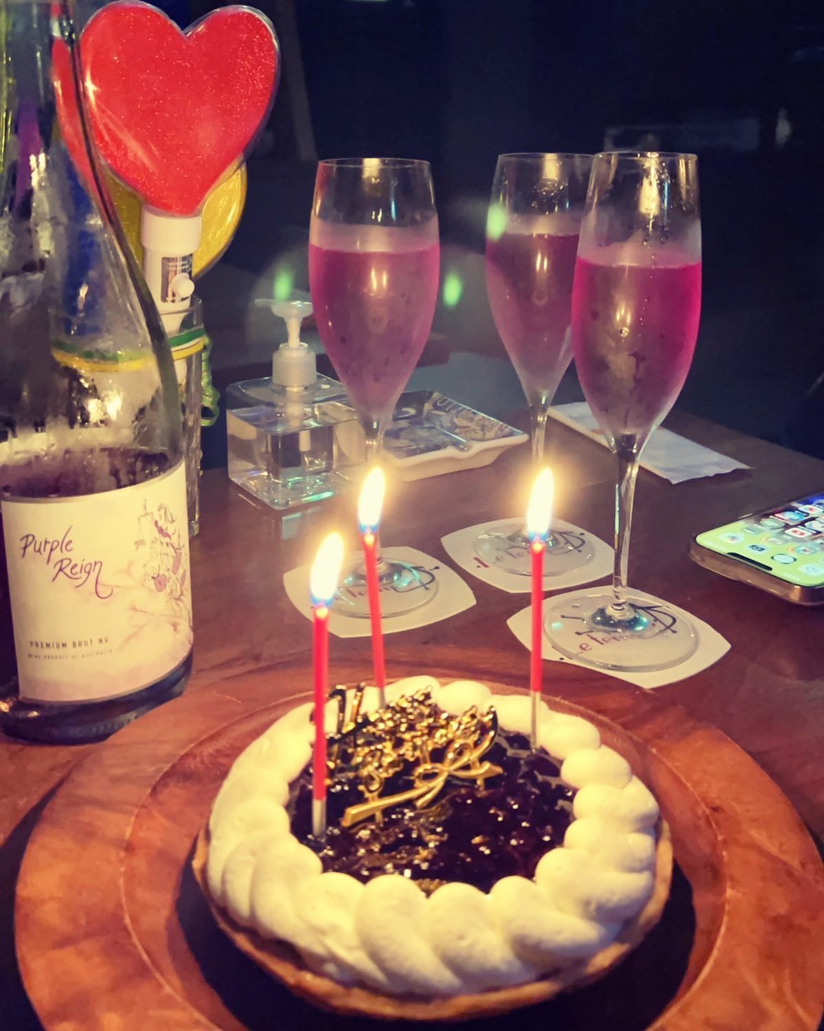 お誕生日おめでとうございます かぶとのケーキ　パープルレイン Purple pReign 紫色のワイン　植物由来の色素 愛にあふれるワイン  金沢片町るたん